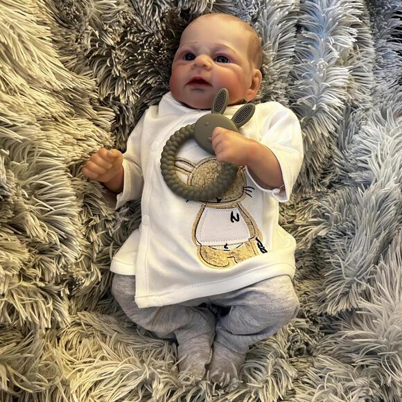 Reborn Baby Boy Cloth Body Full Silicone Vinyl Limbs & Accessories (NEW) - Picture 4 of 11